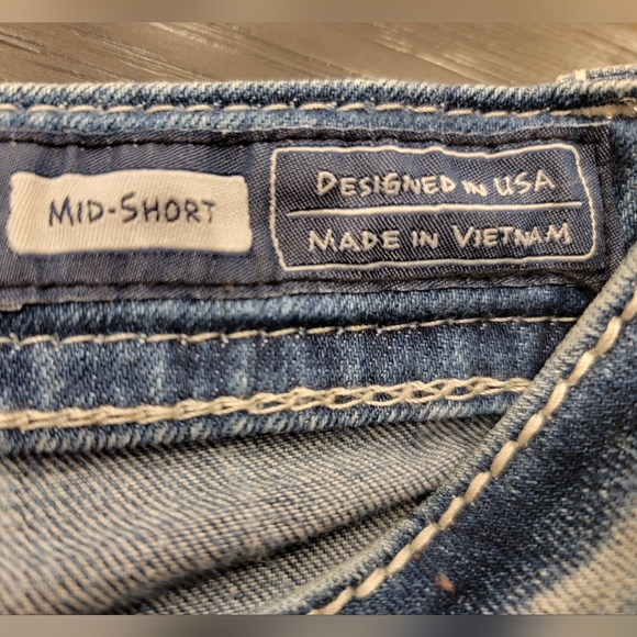 Miss Me Womens Dark Blue Flat Front Buttoned Denim Jean Mid Shorts Size 26 - Picture 3 of 7